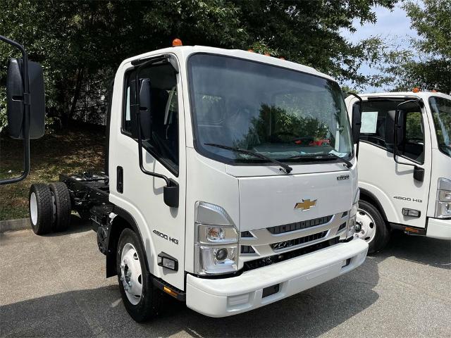 2025 Chevrolet Low Cab Forward 4500 Vehicle Photo in ALCOA, TN 37701-3235