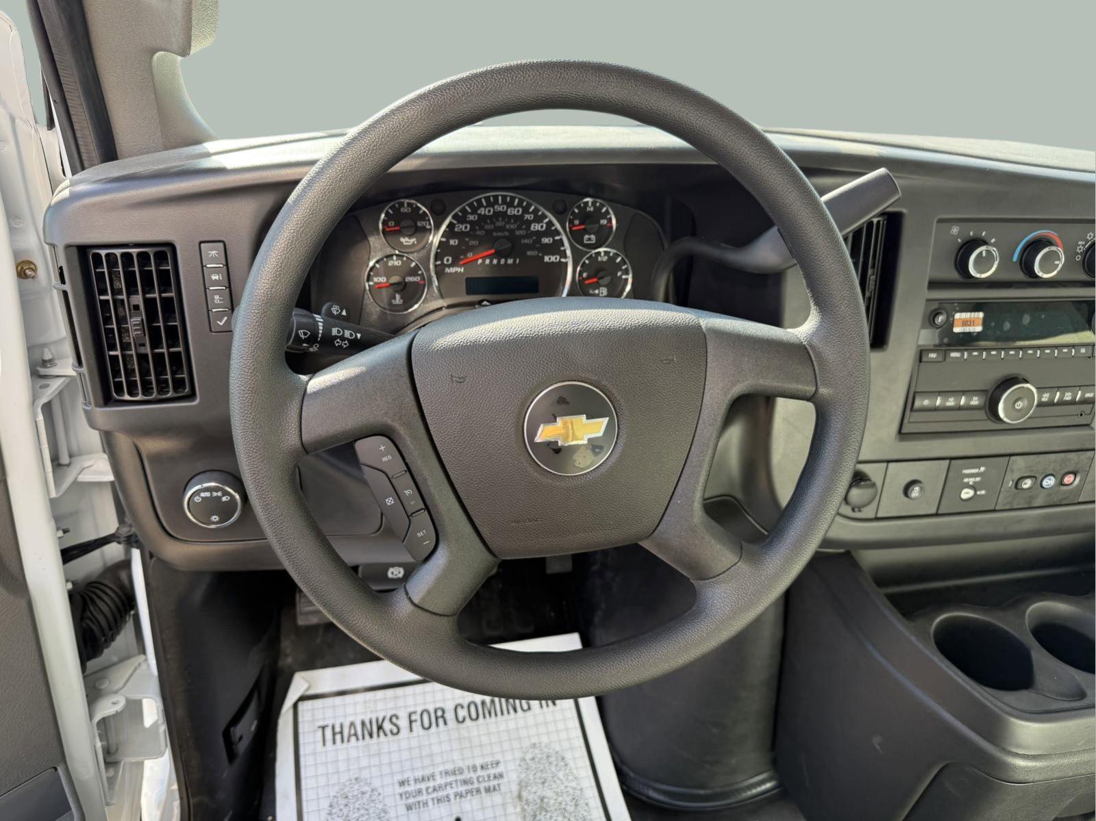 2024 Chevrolet Express Cutaway 3500 Vehicle Photo in GEORGETOWN, TX 78626-7508