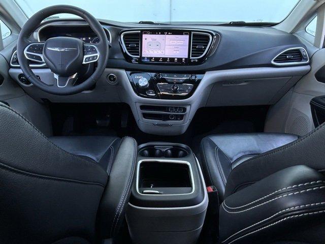 2022 Chrysler Pacifica Vehicle Photo in DALLAS, TX 75244-5909