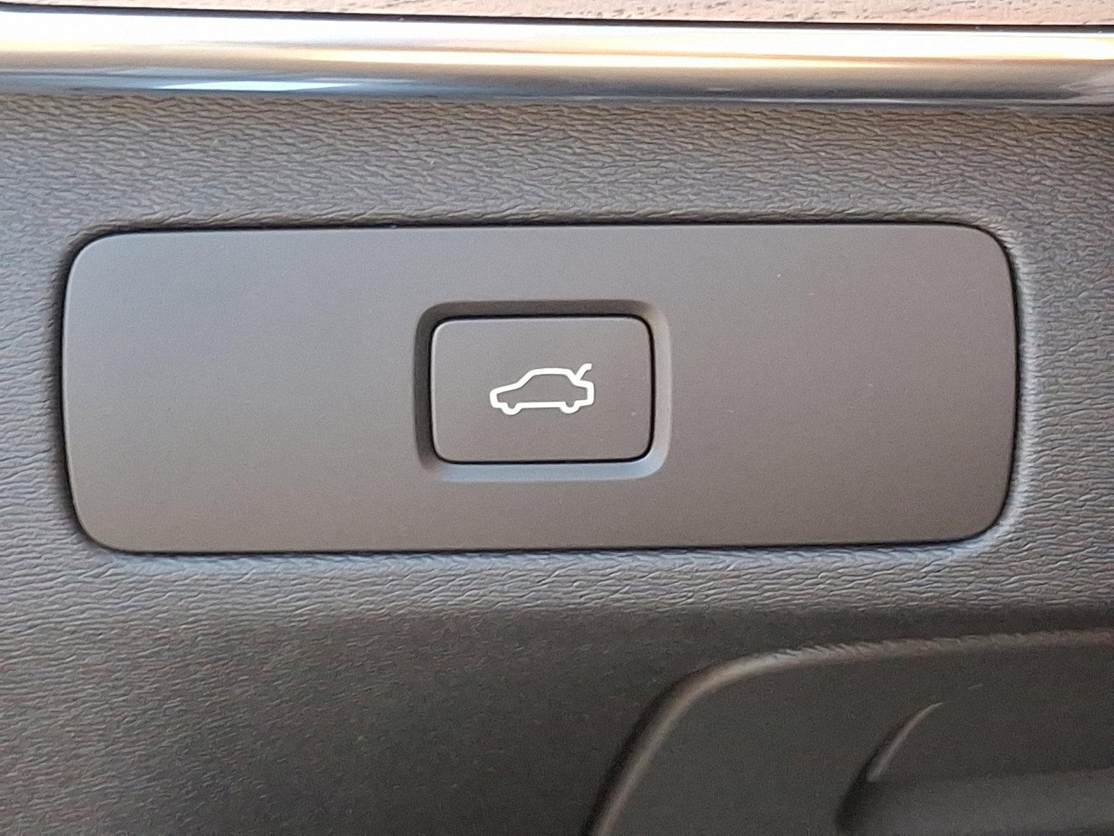 2025 Volvo XC90 Vehicle Photo in Trevose, PA 19053