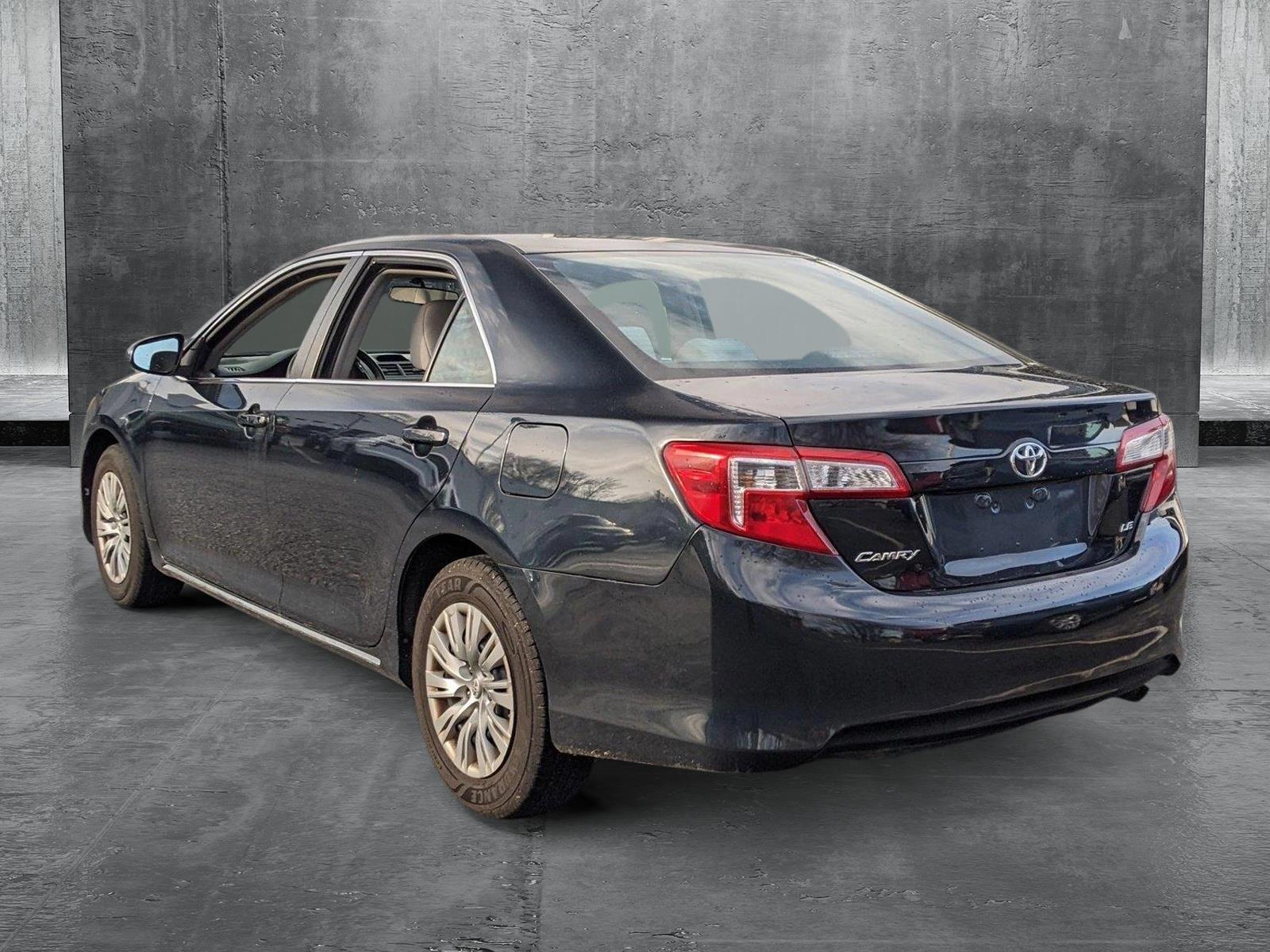 2013 Toyota Camry Vehicle Photo in TIMONIUM, MD 21093-2300