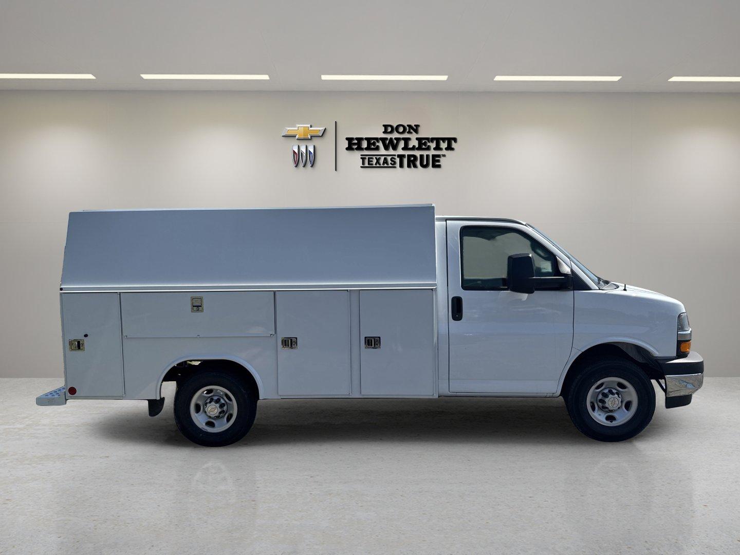 2025 Chevrolet Express Cutaway 3500 Vehicle Photo in GEORGETOWN, TX 78626-7508