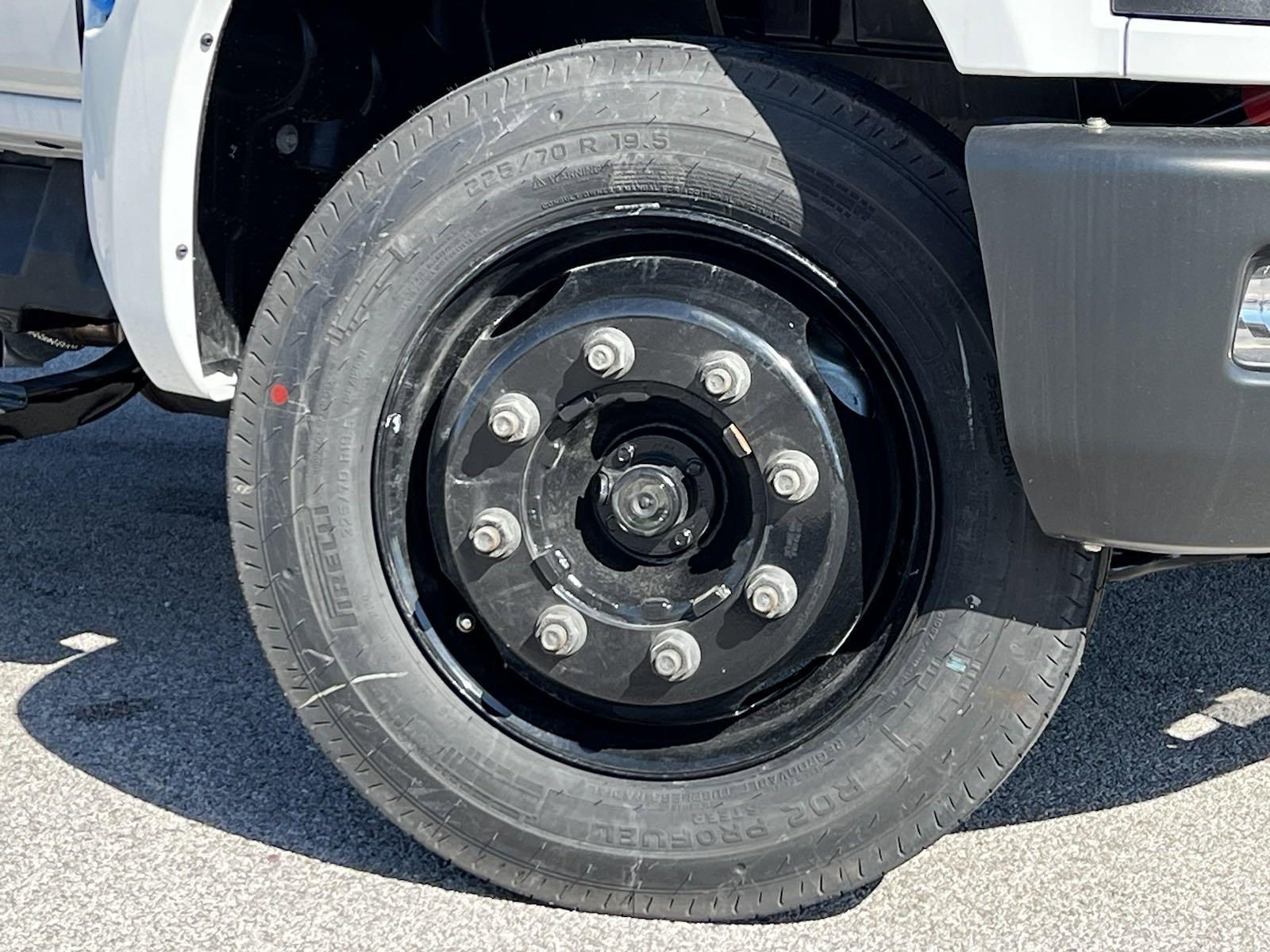 2024 Chevrolet Silverado 6500 HD Vehicle Photo in GEORGETOWN, TX 78626-7508