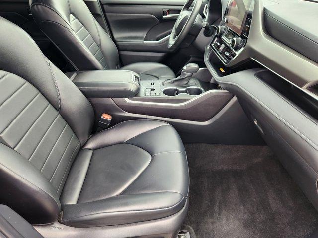 2024 Toyota Highlander Vehicle Photo in SUGAR LAND, TX 77478-0000