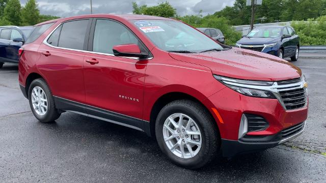 2022 Chevrolet Equinox Vehicle Photo in MOON TOWNSHIP, PA 15108-2571