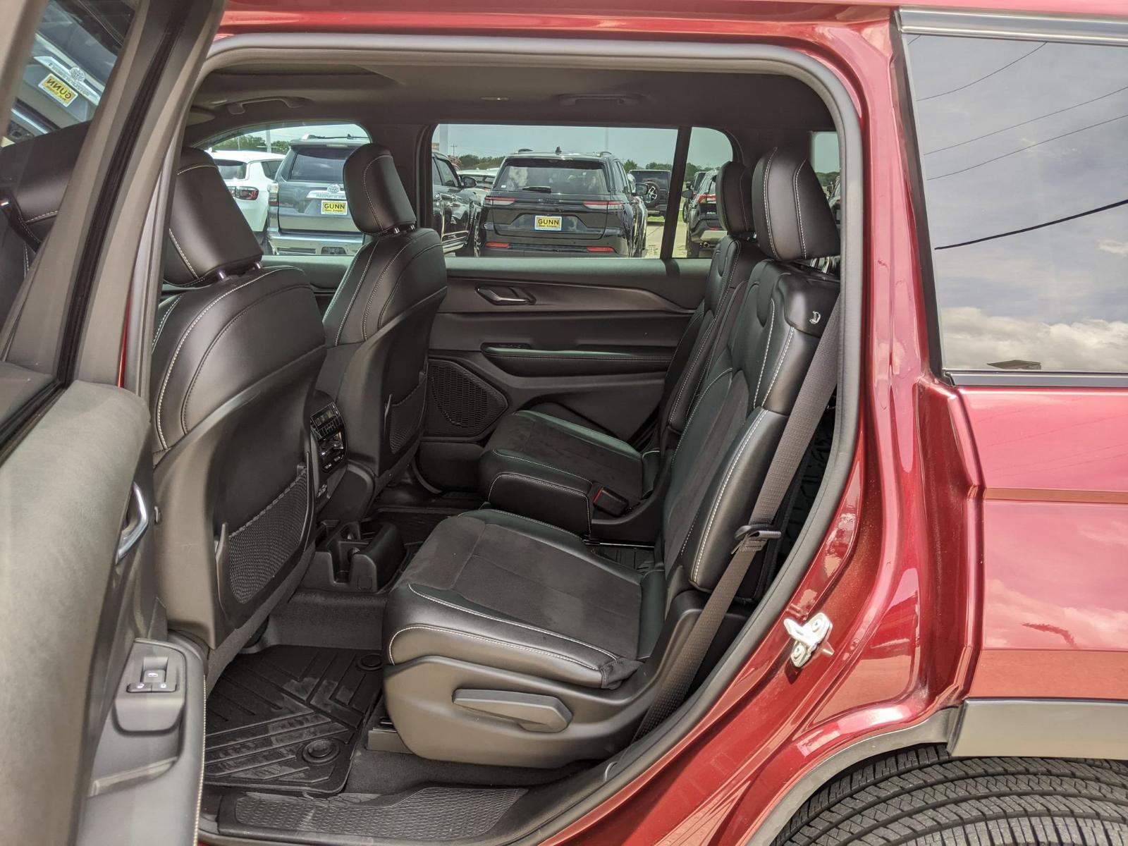 2024 Jeep Grand Cherokee L Vehicle Photo in Seguin, TX 78155