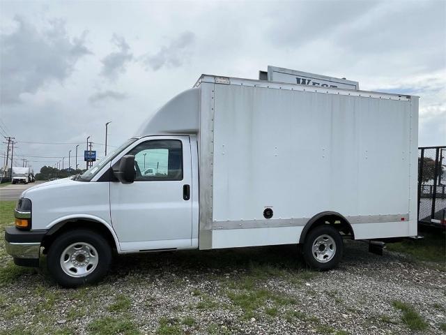 2024 Chevrolet Express Cutaway 3500 Vehicle Photo in ALCOA, TN 37701-3235