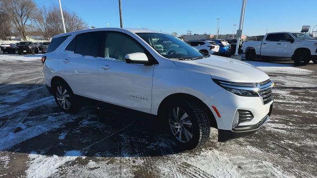 Used 2022 Chevrolet Equinox LT with VIN 3GNAXUEV0NL267121 for sale in Saint Cloud, Minnesota