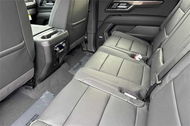 2025 GMC Yukon XL Vehicle Photo in ELK GROVE, CA 95757-8703