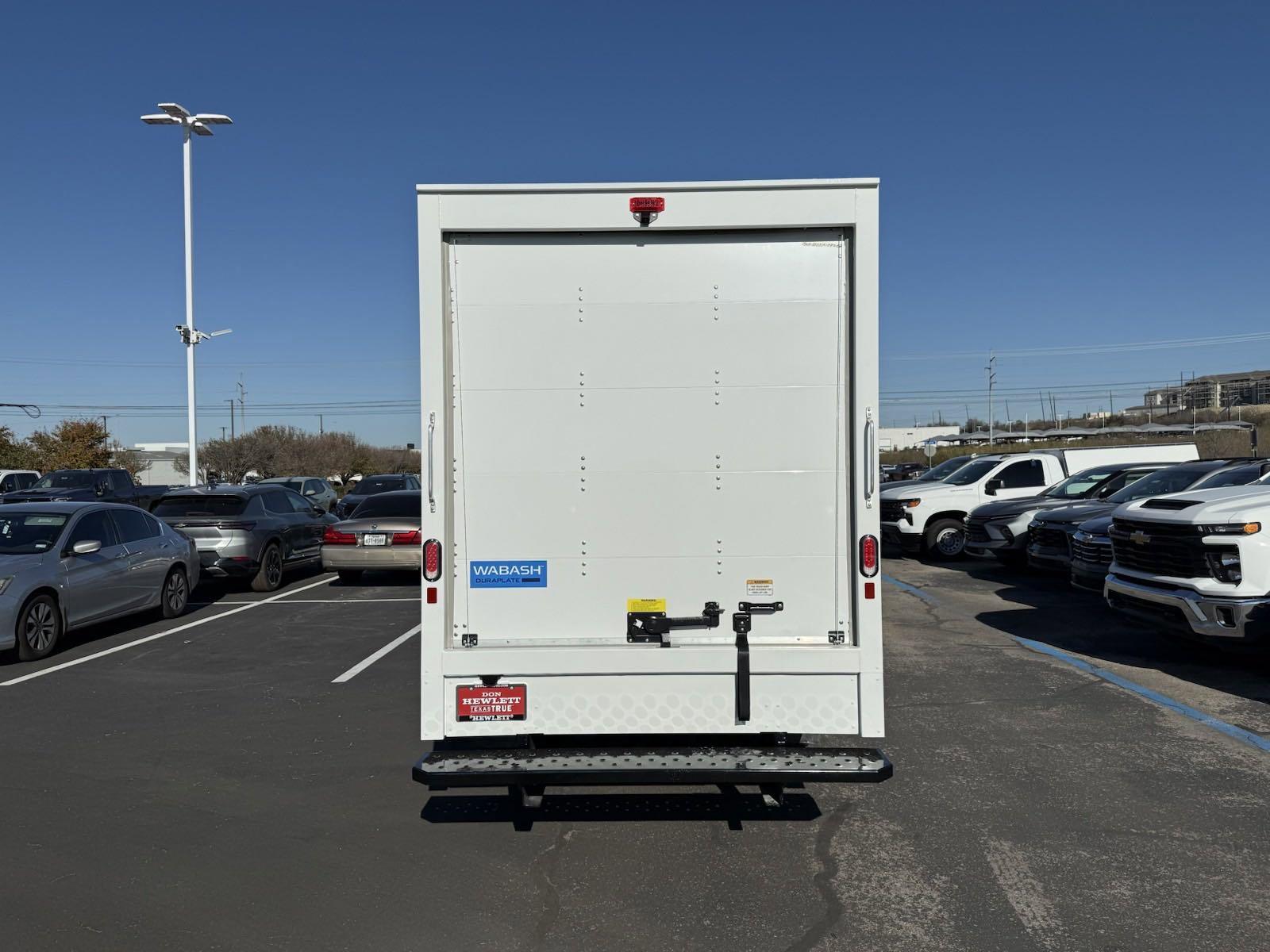 2024 Chevrolet Express Cutaway 3500 Vehicle Photo in GEORGETOWN, TX 78626-7508