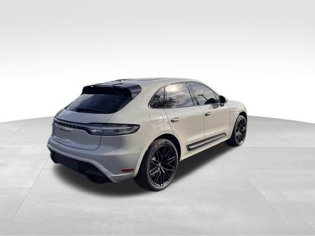 2024 Porsche Macan Vehicle Photo in DELRAY BEACH, FL 33483-3294