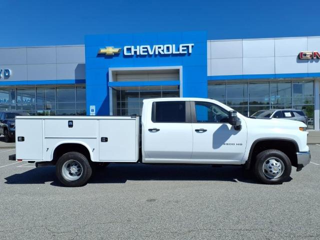 2025 Chevrolet Silverado 3500 HD Chassis Cab Vehicle Photo in EMPORIA, VA 23847-1235