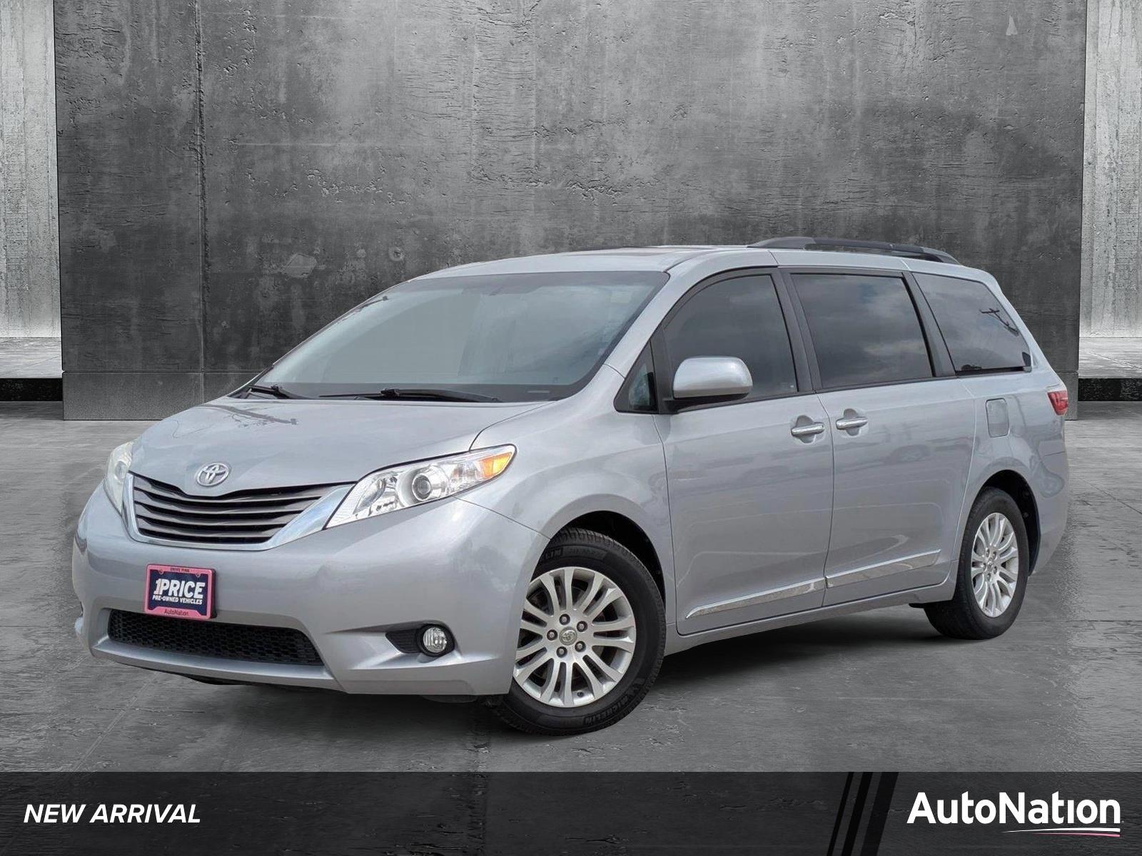 2017 Toyota Sienna Vehicle Photo in Corpus Christi, TX 78415