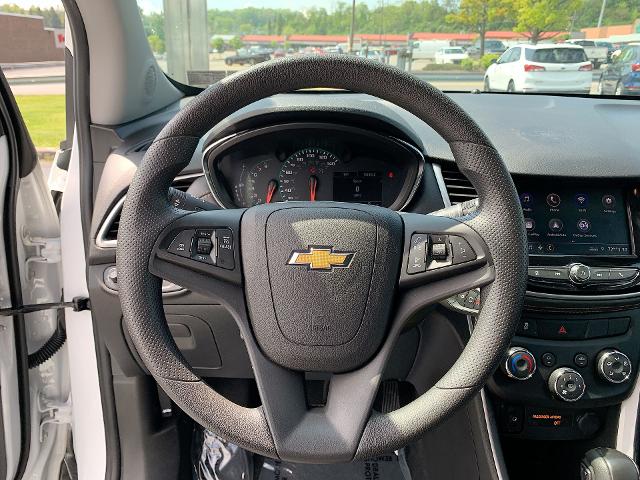 2022 Chevrolet Trax Vehicle Photo in MOON TOWNSHIP, PA 15108-2571