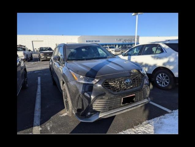 2024 Toyota Highlander Vehicle Photo in Oshkosh, WI 54904