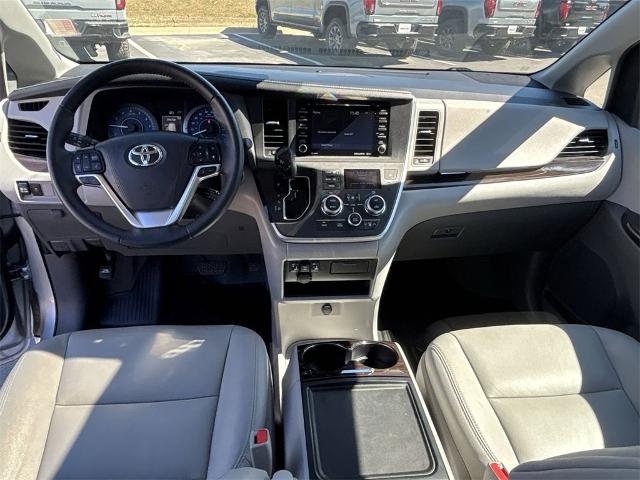 2020 Toyota Sienna Vehicle Photo in ALBERTVILLE, AL 35950-0246