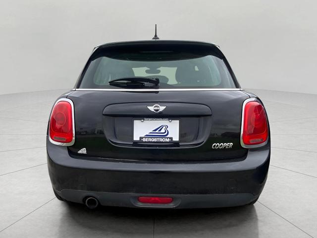 2016 MINI Cooper Hardtop 4 Door Vehicle Photo in APPLETON, WI 54914-8833