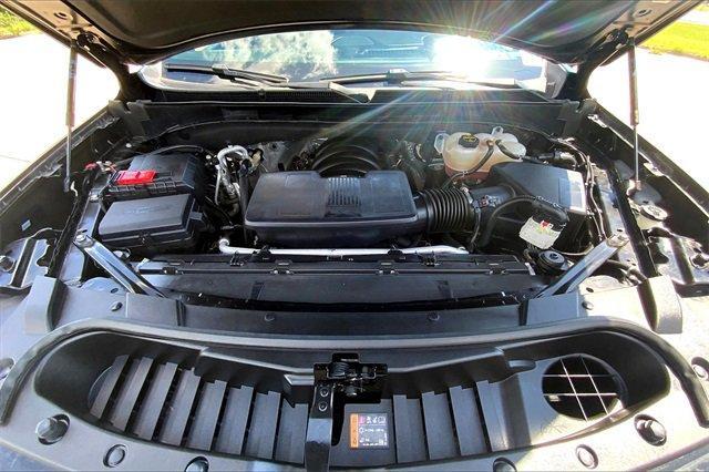 2024 GMC Yukon XL Vehicle Photo in TOPEKA, KS 66609-0000