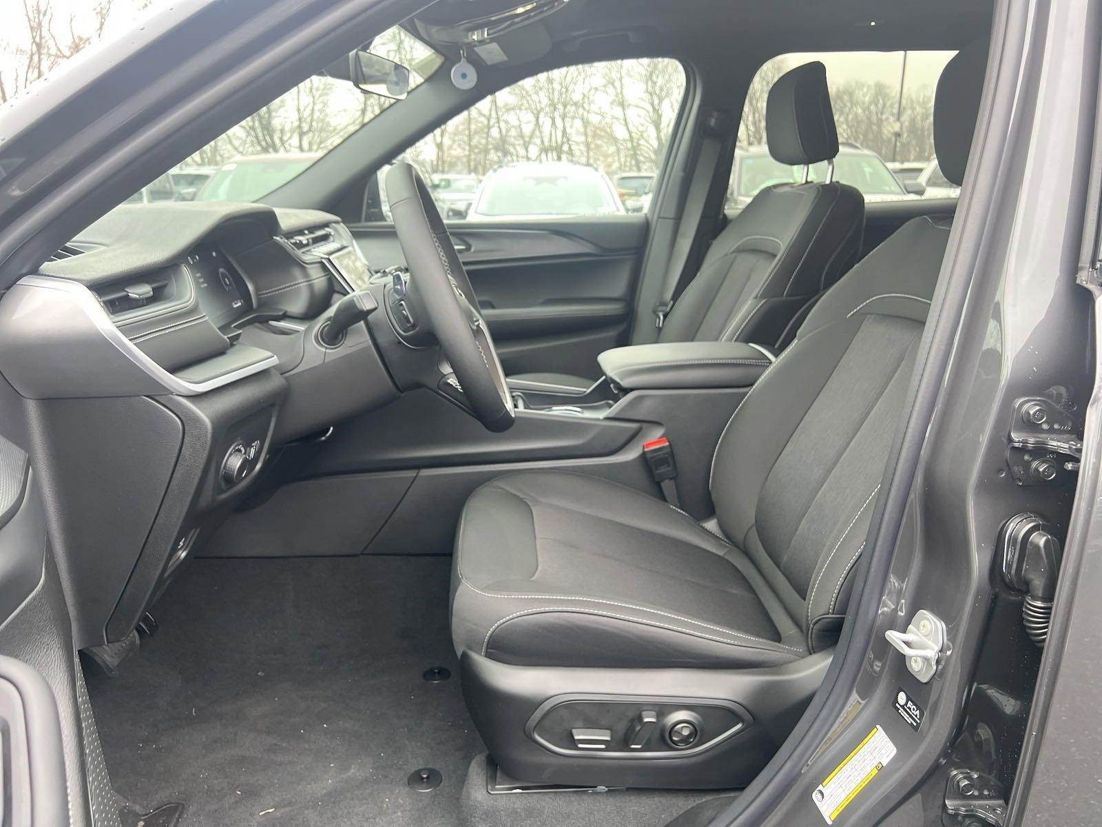 2025 Jeep Grand Cherokee L Vehicle Photo in Mechanicsburg, PA 17050-1707