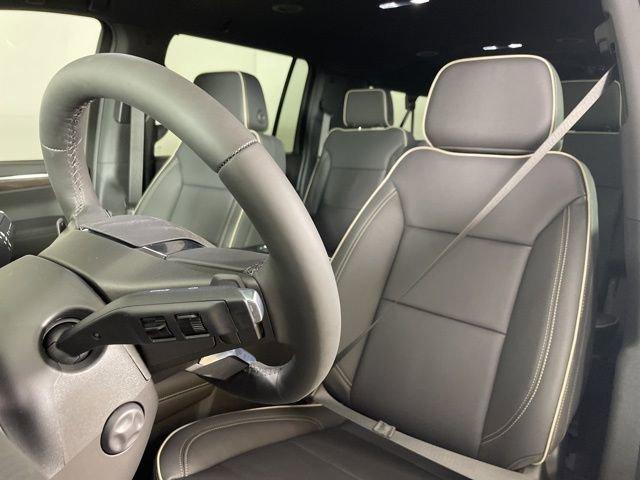 2025 Chevrolet Suburban Vehicle Photo in PHOENIX, AZ 85014-3381