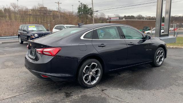 2022 Chevrolet Malibu Vehicle Photo in MOON TOWNSHIP, PA 15108-2571