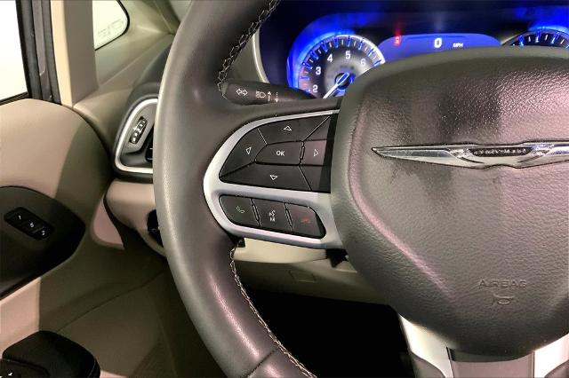 2023 Chrysler Pacifica Vehicle Photo in Lees Summit, MO 64086
