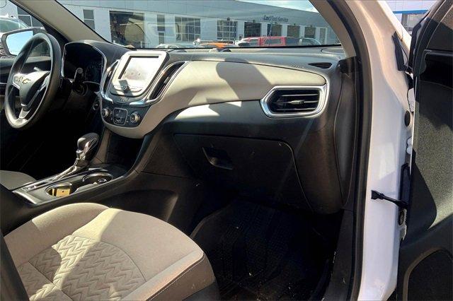 2022 Chevrolet Equinox Vehicle Photo in TOPEKA, KS 66609-0000