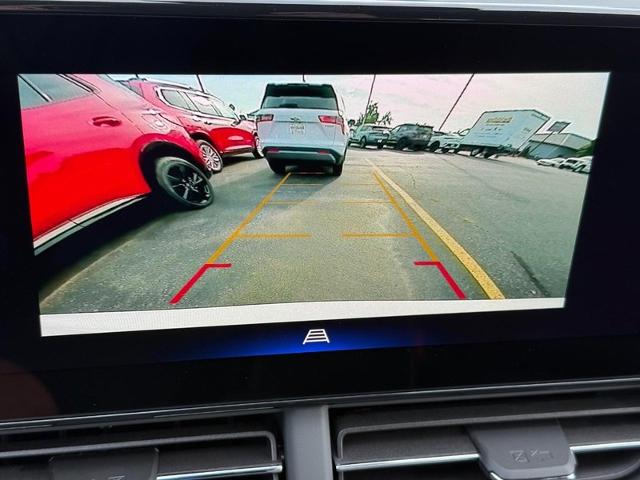 2025 Chevrolet Trax Vehicle Photo in COLUMBIA, MO 65203-3903