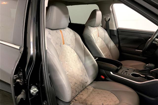 2023 Toyota Highlander Vehicle Photo in Lees Summit, MO 64086