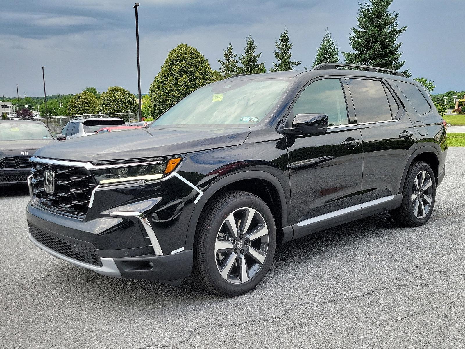 2025 Honda Pilot Vehicle Photo in Harrisburg, PA 17111
