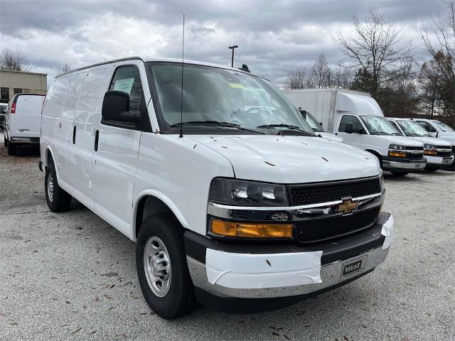 2025 Chevrolet Express Cargo 2500 Vehicle Photo in ALCOA, TN 37701-3235