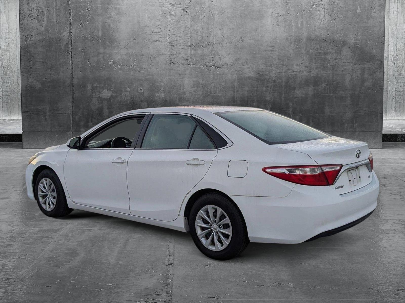 2015 Toyota Camry Vehicle Photo in PEMBROKE PINES, FL 33024-6534