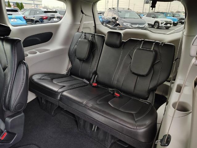 2024 Chrysler Pacifica Vehicle Photo in GREEN BAY, WI 54304-5303