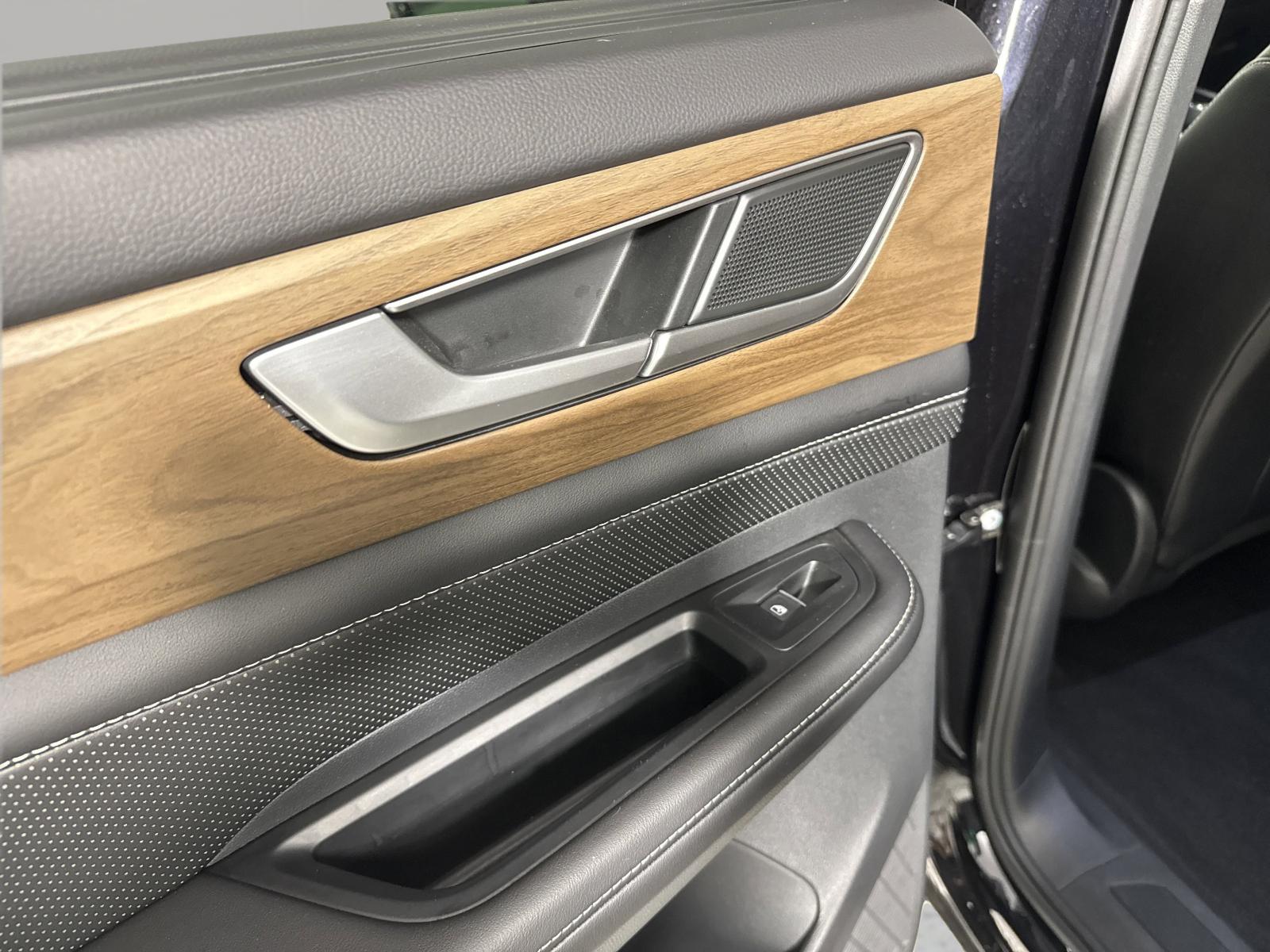 2024 Volkswagen Atlas Vehicle Photo in Georgetown, TX 78626