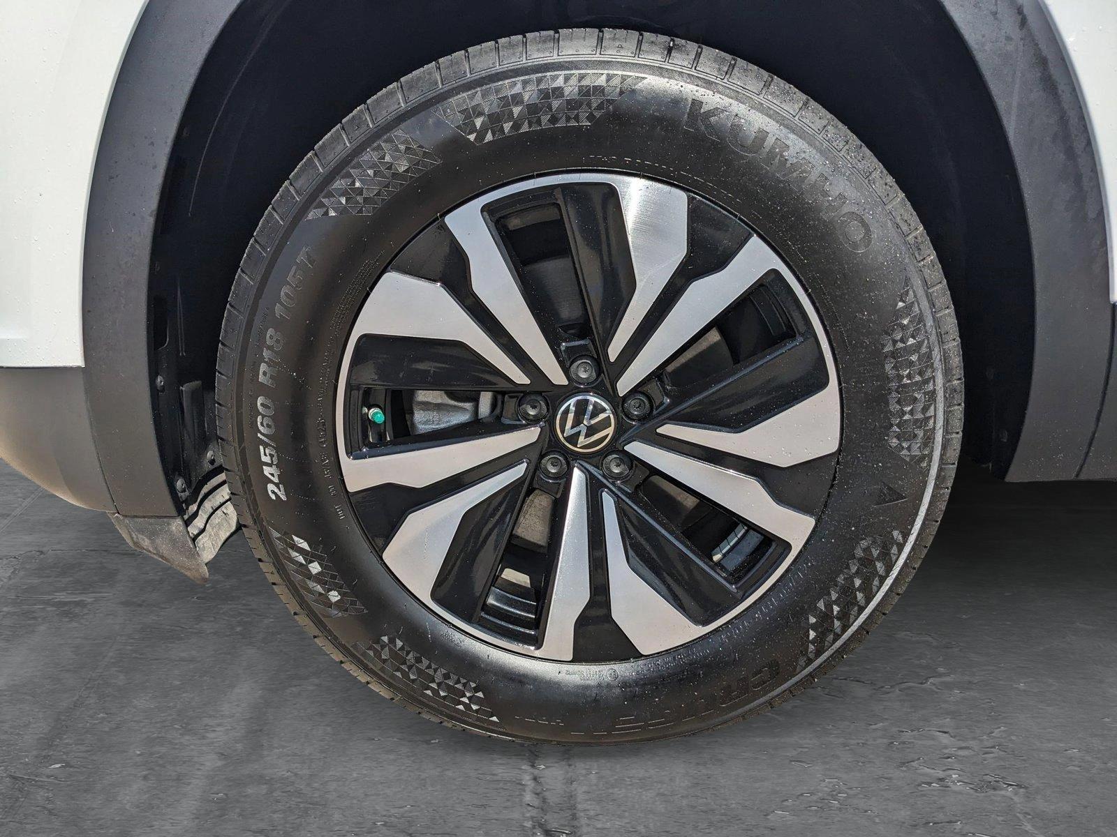 2024 Volkswagen Atlas Cross Sport Vehicle Photo in HOUSTON, TX 77034-5009