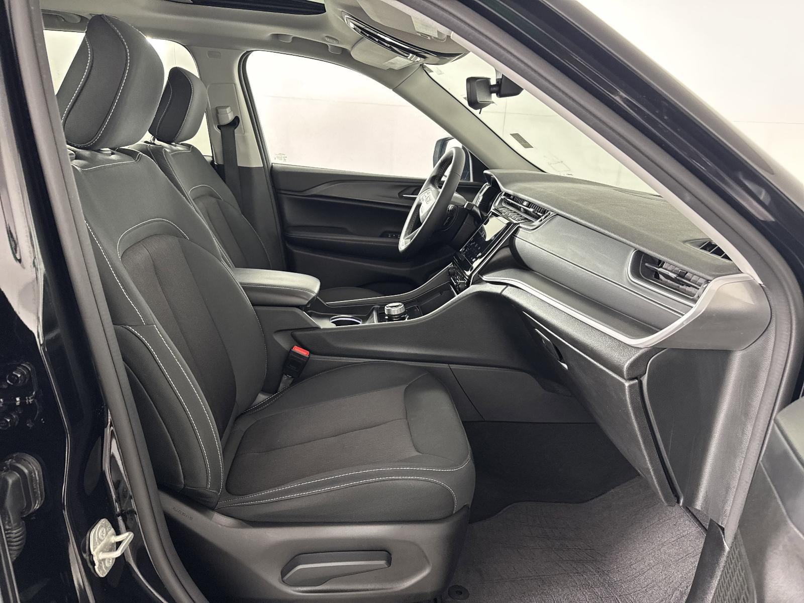 2024 Jeep Grand Cherokee Vehicle Photo in GEORGETOWN, TX 78626-7508