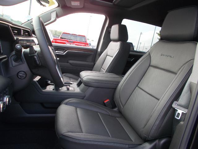 2025 GMC Sierra 1500 Vehicle Photo in LOWELL, MA 01852-4336