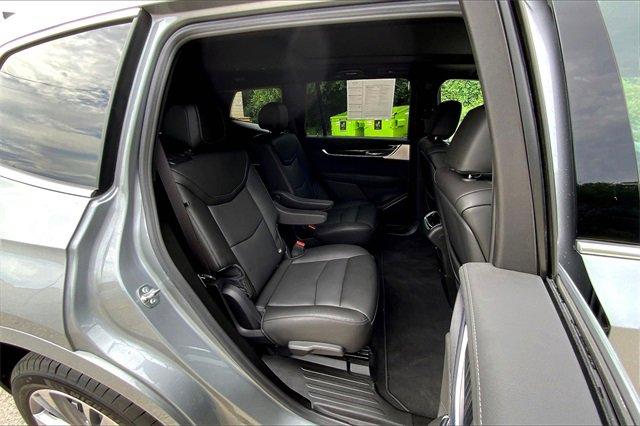 2025 Cadillac XT6 Vehicle Photo in KANSAS CITY, MO 64114-4545
