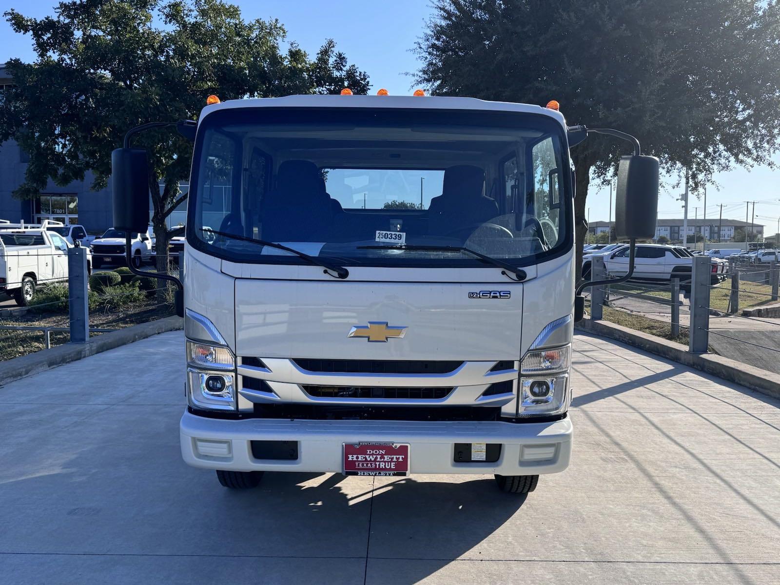 2025 Chevrolet Low Cab Forward 5500 XG Vehicle Photo in GEORGETOWN, TX 78626-7508