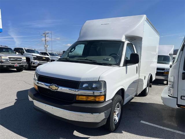 2025 Chevrolet Express Cutaway 3500 Vehicle Photo in ALCOA, TN 37701-3235