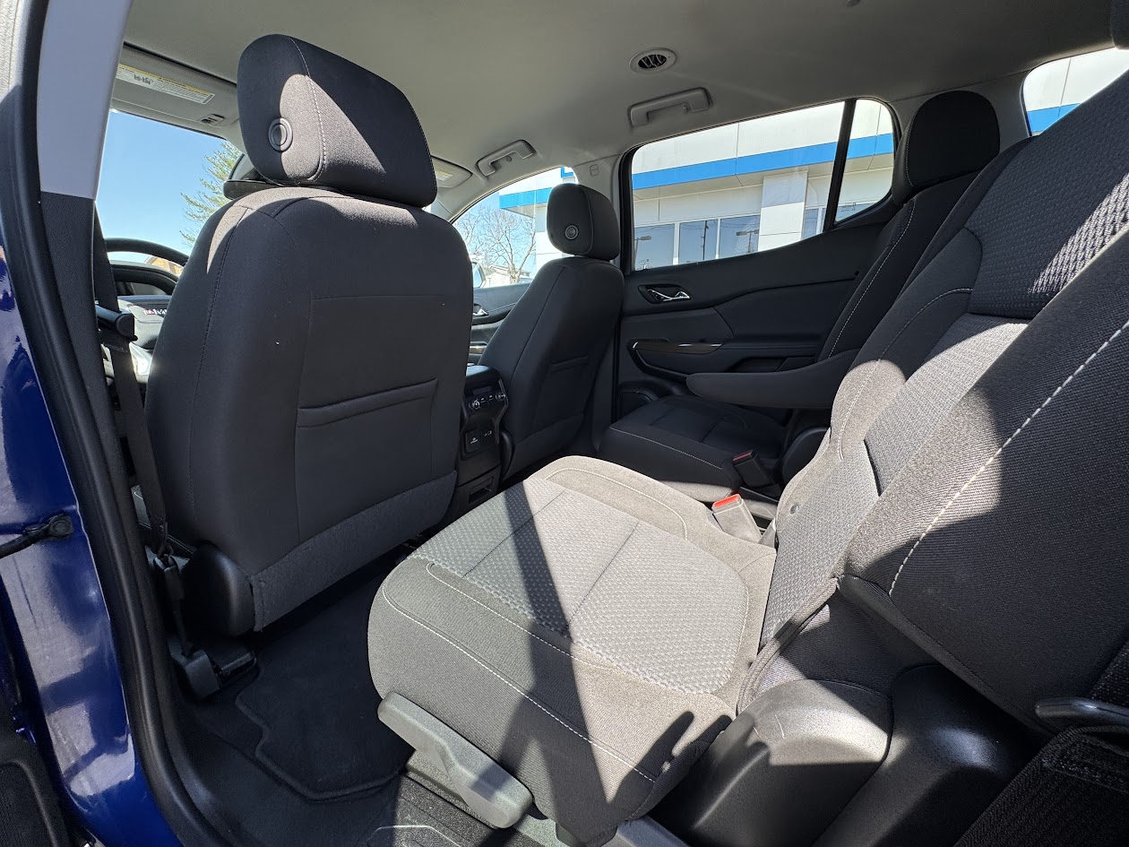 2023 GMC Acadia Vehicle Photo in BOONVILLE, IN 47601-9633