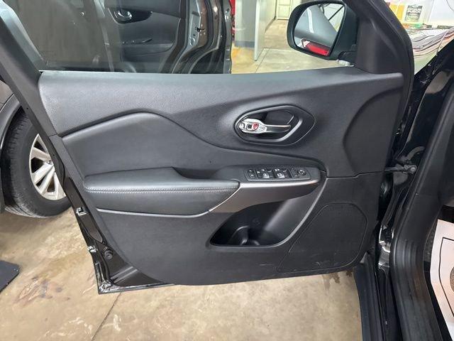 2021 Jeep Cherokee Vehicle Photo in MEDINA, OH 44256-9631