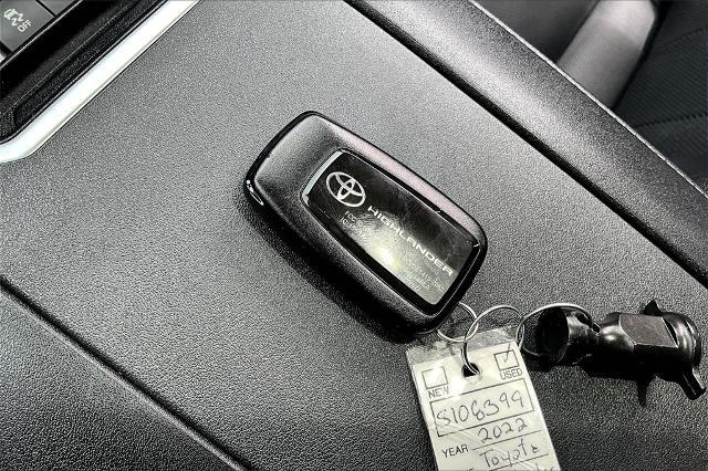 2022 Toyota Highlander Vehicle Photo in Houston, TX 77007
