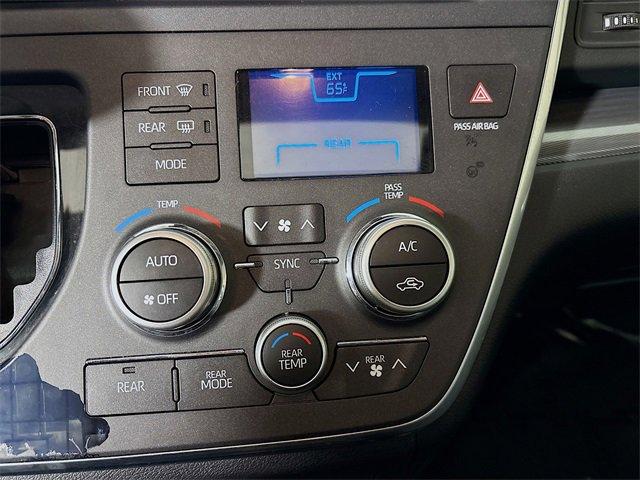 2018 Toyota Sienna Vehicle Photo in PUYALLUP, WA 98371-4149