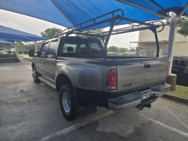 2004 Ford Super Duty F-350 DRW Vehicle Photo in DENTON, TX 76210-9321