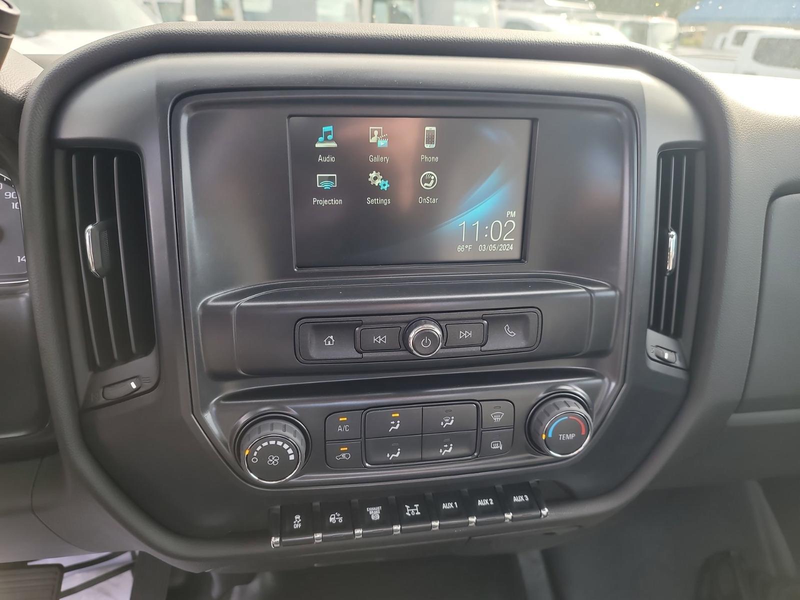 2022 Chevrolet Silverado Chassis Cab Vehicle Photo in LA MESA, CA 91942-8211