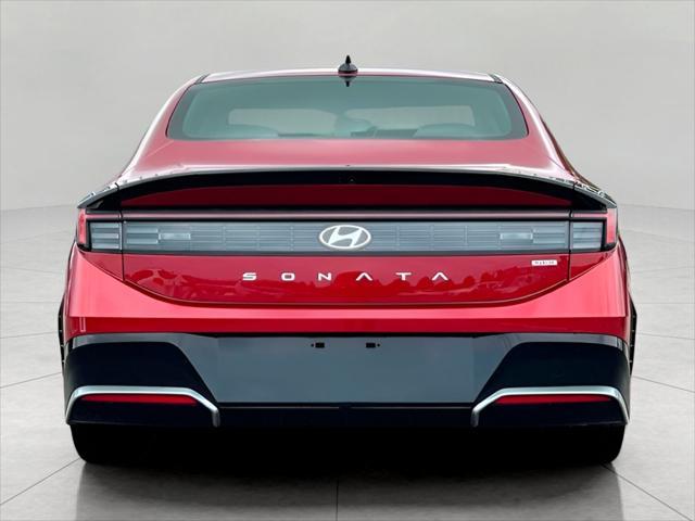 2025 Hyundai SONATA Hybrid Vehicle Photo in Green Bay, WI 54304