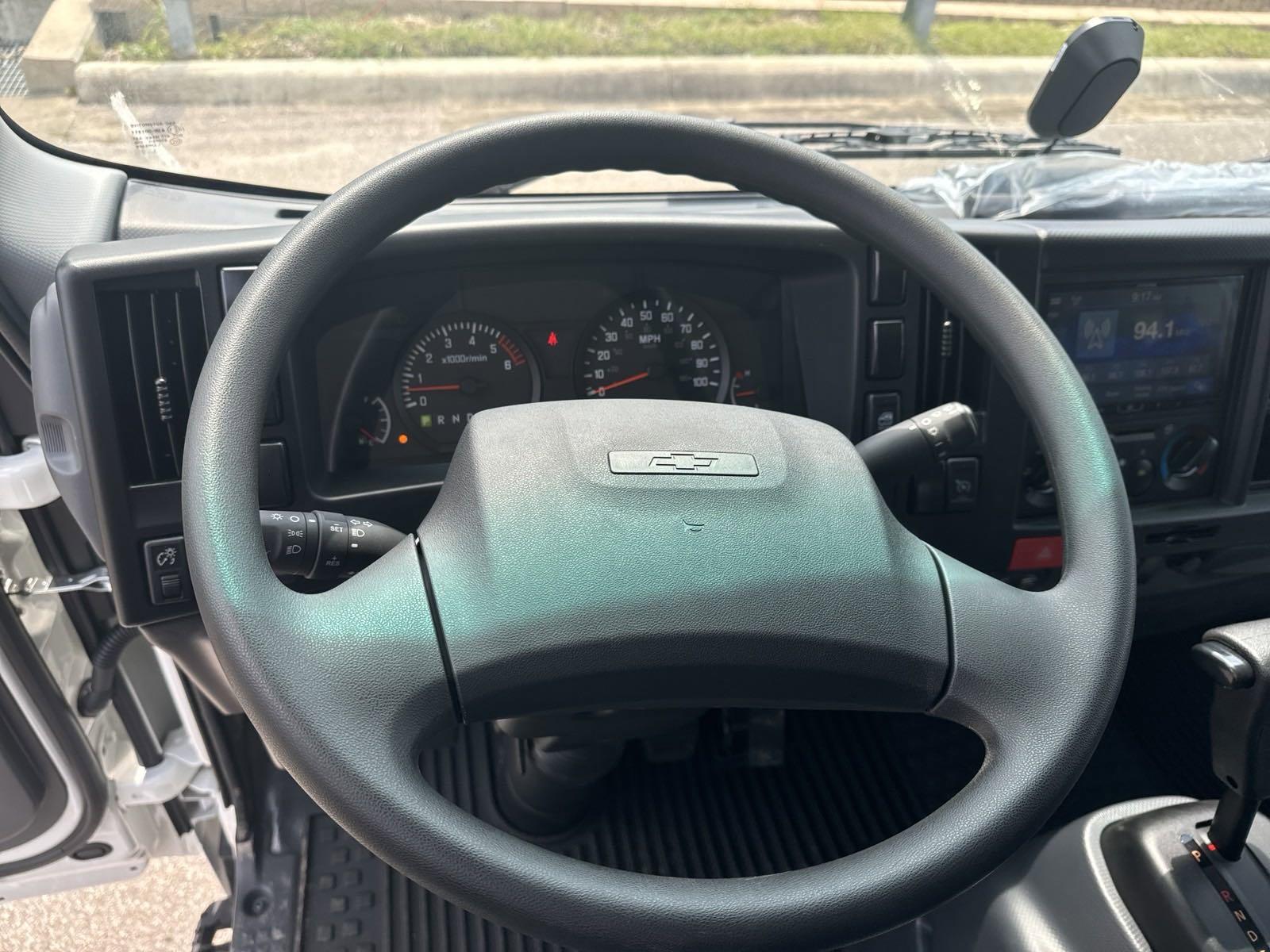 2025 Chevrolet Low Cab Forward 4500 Vehicle Photo in GEORGETOWN, TX 78626-7508