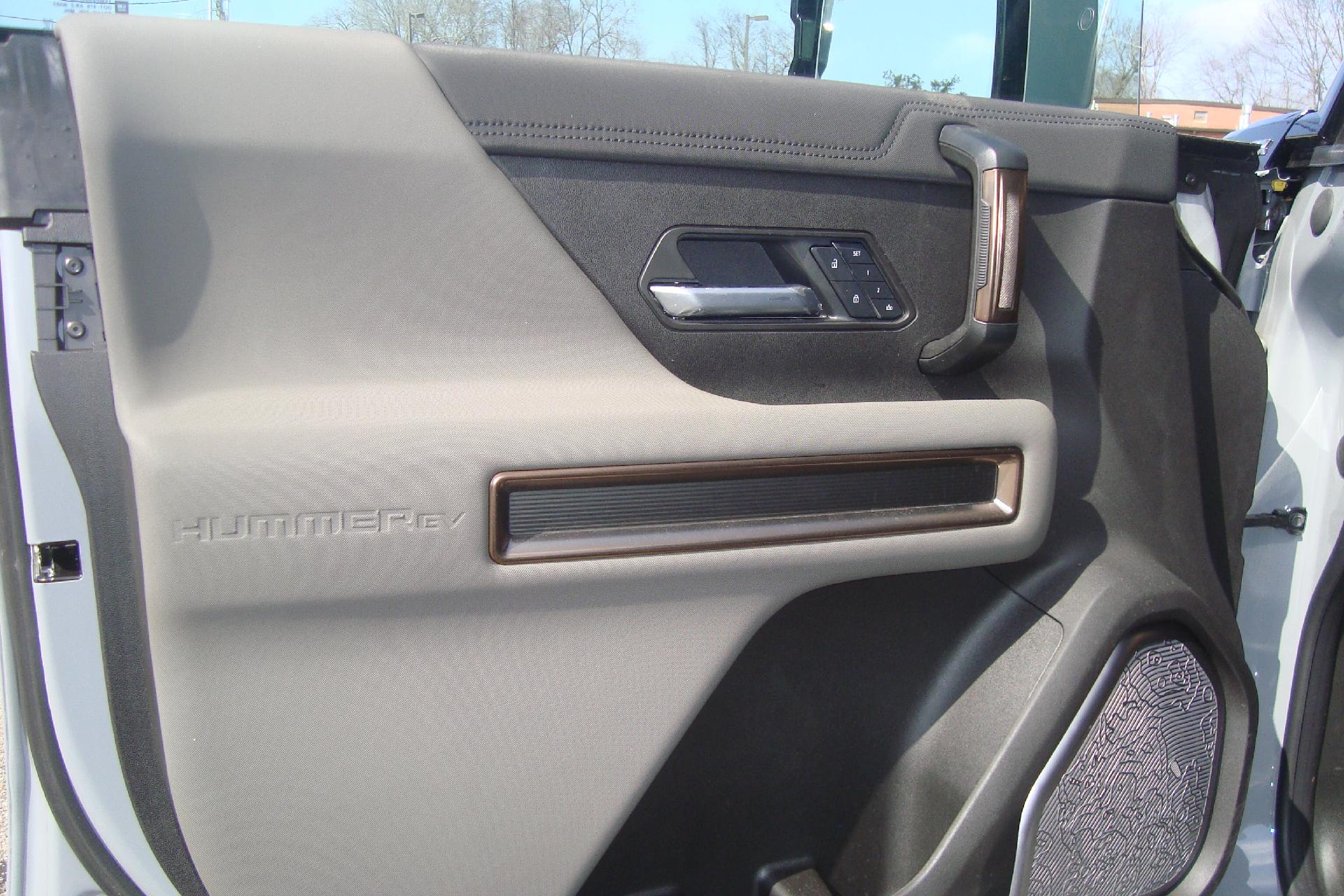 2025 GMC HUMMER EV SUV Vehicle Photo in PORTSMOUTH, NH 03801-4196