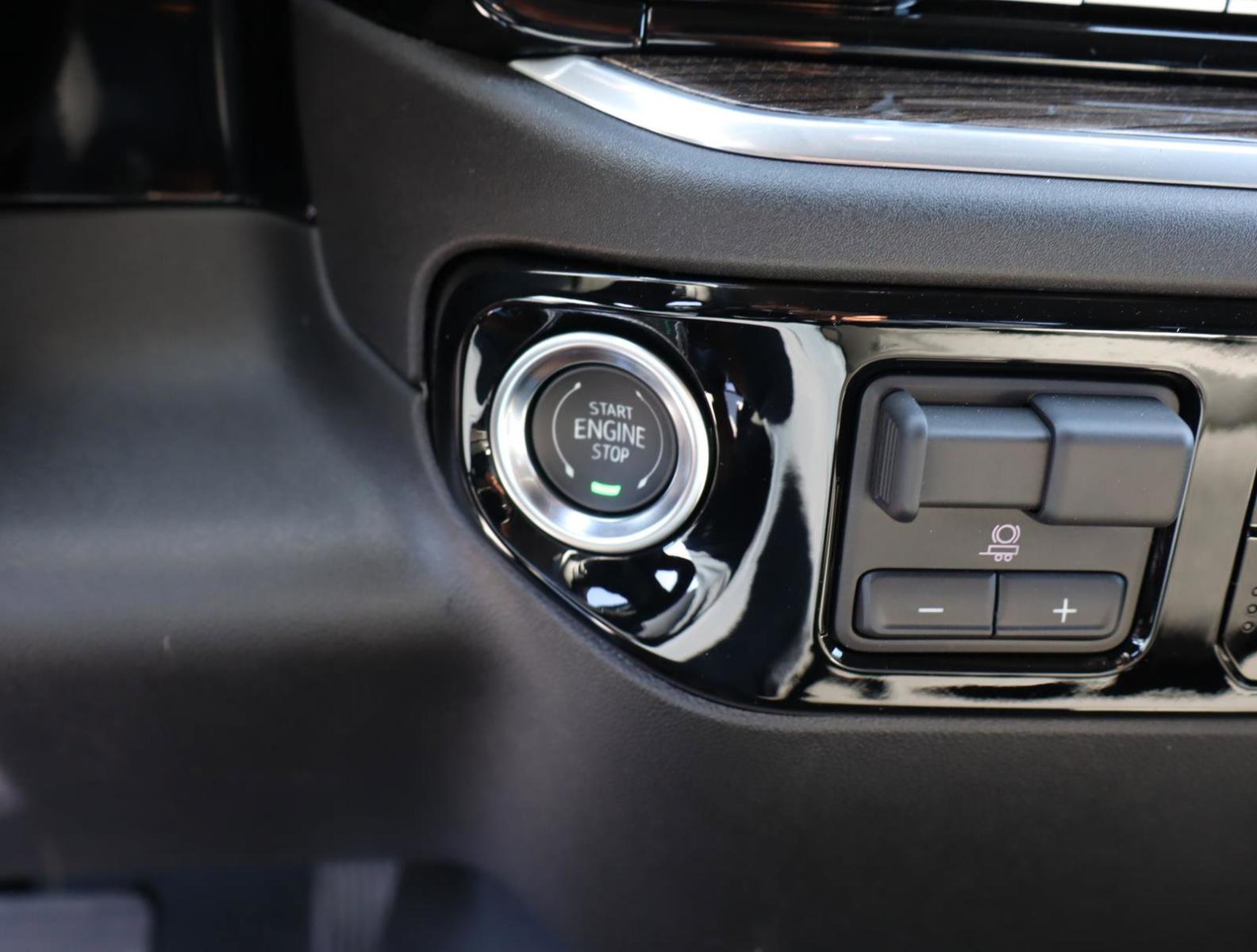 2025 Chevrolet Silverado 1500 Vehicle Photo in LOS ANGELES, CA 90007-3794